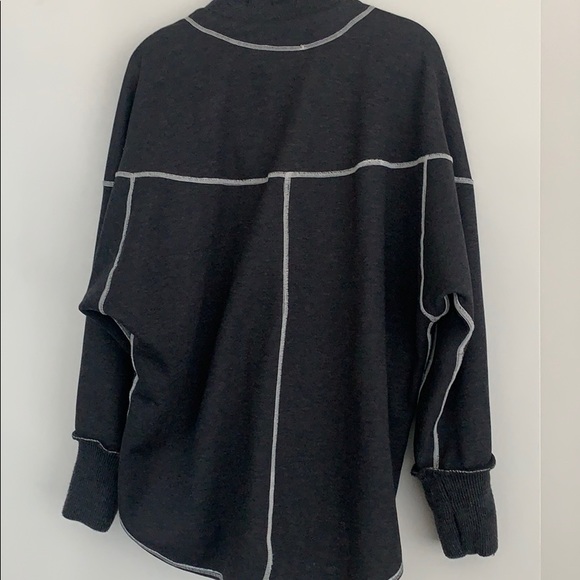 Mountain Dreaming Reversible- creamish w dark gray - Picture 5 of 5